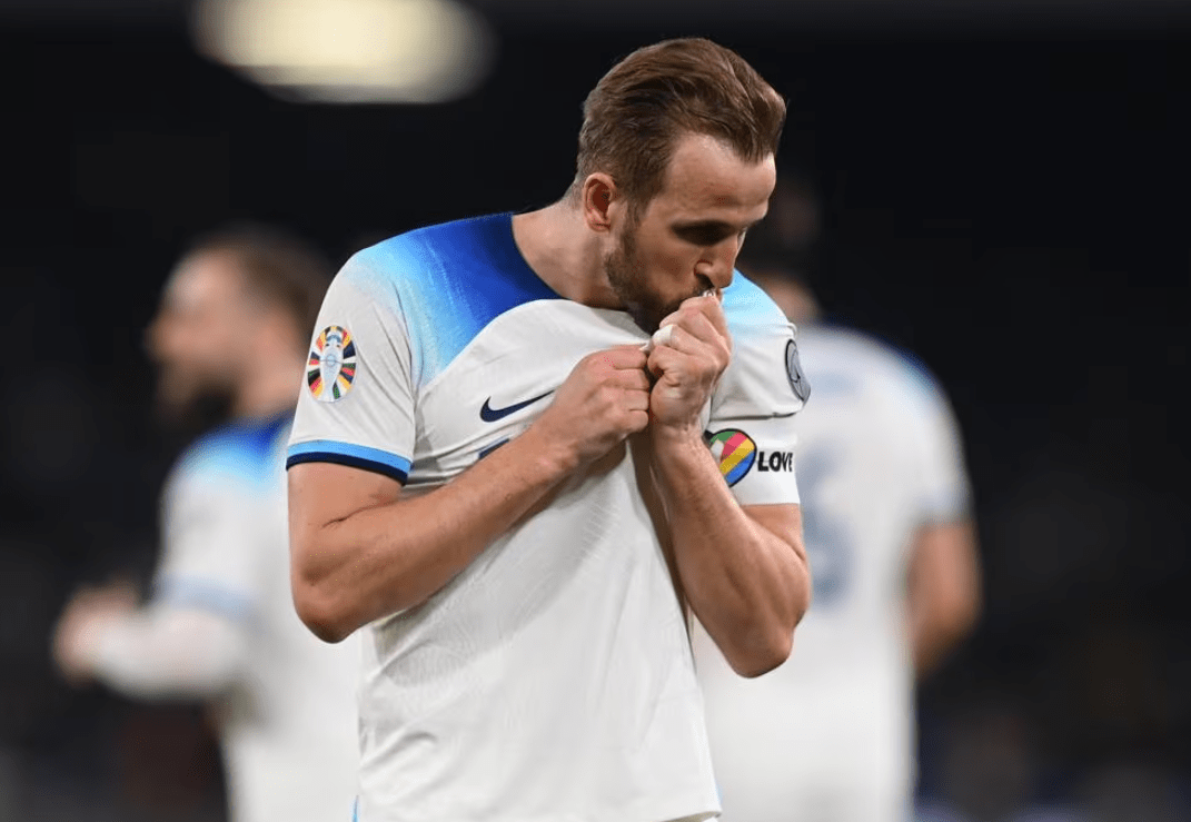 包含英格兰队实力碾压，以迅雷不及掩耳之势拿下比赛的词条