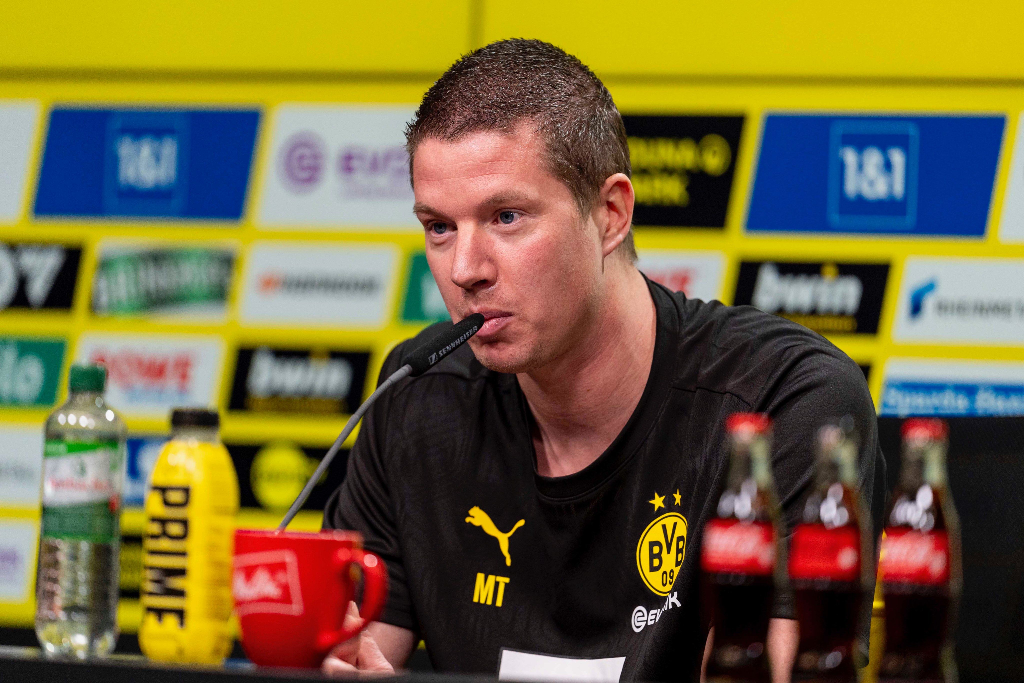 多特蒙德主教练因伤病困扰，需调整阵容