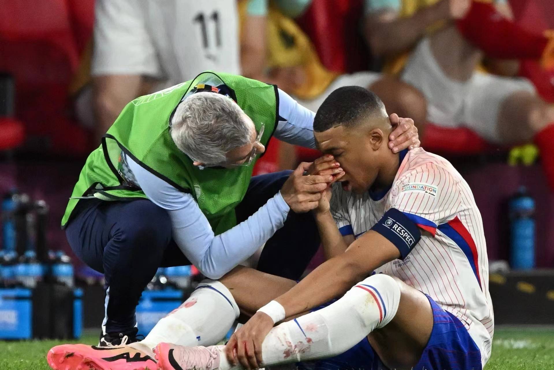 开云体育中国-法国足球联赛顶尖对决，球迷热情高涨的简单介绍