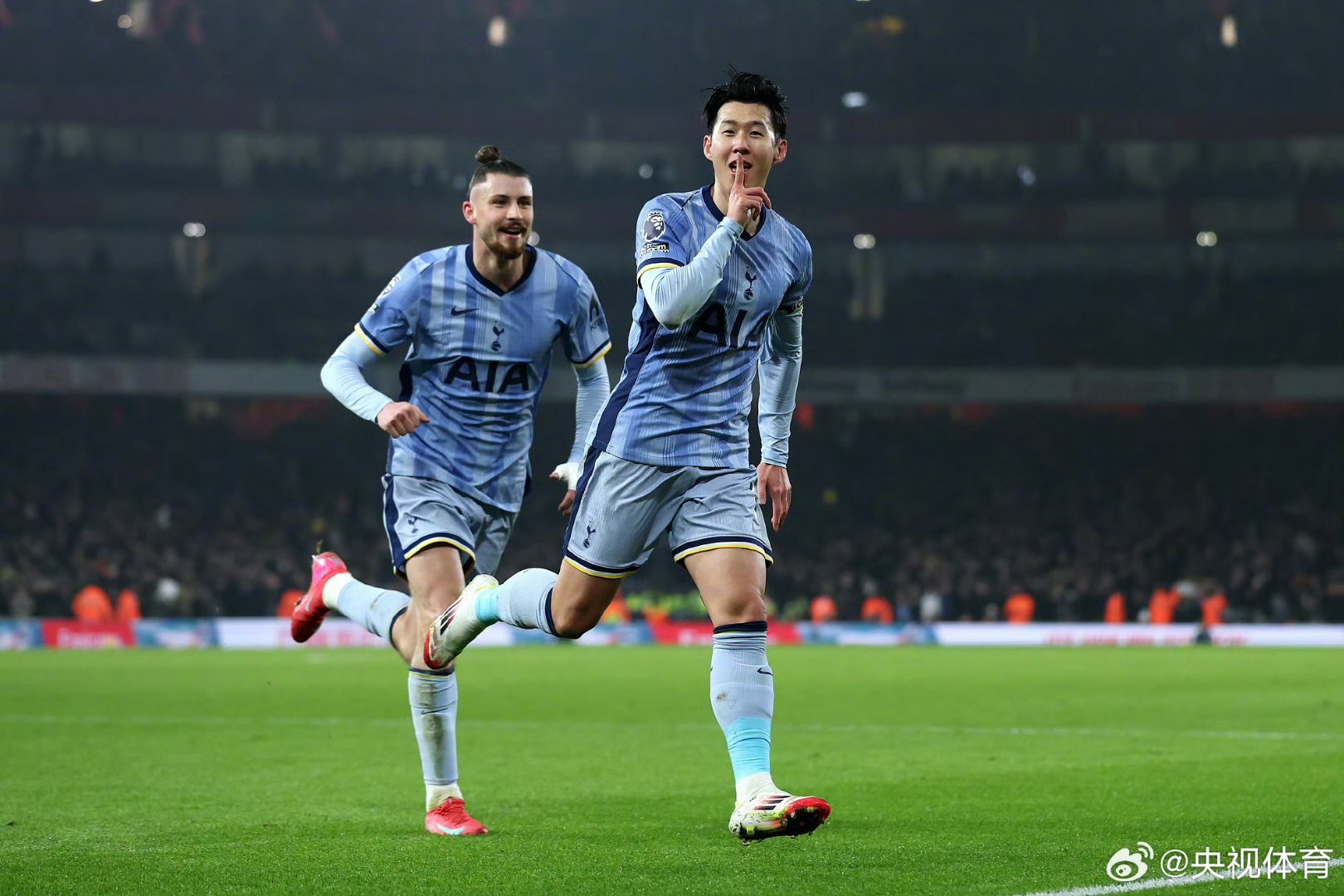 阿森纳中场梅开二度，助球队取得胜利