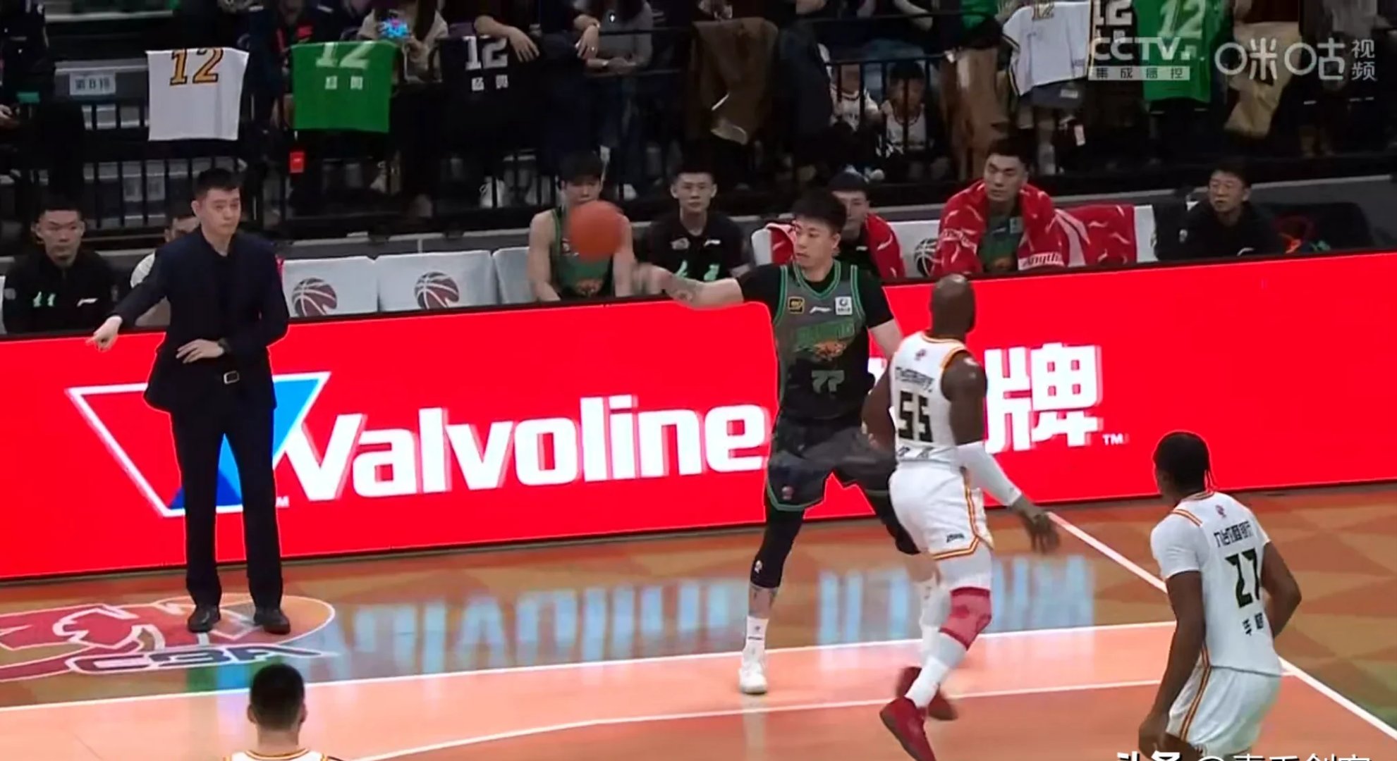 关于默契配合！比赛中球队合作默契令人佩服的信息