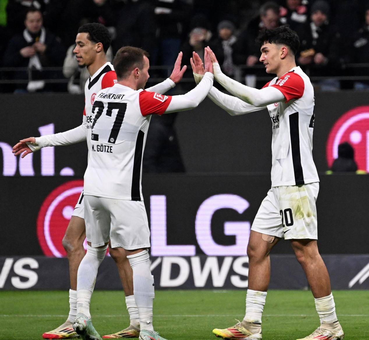 开云体育APP下载-法兰克福主场击败对手，迎来新突破的简单介绍