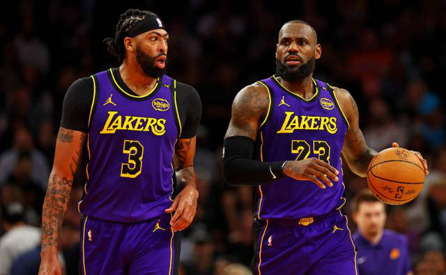 包含湖人告捷活塞，詹姆斯独得分领军胜利的词条