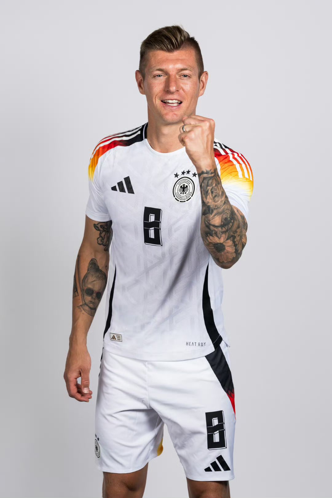 包含欧洲国家队备战欧洲杯资格赛热火开战的词条