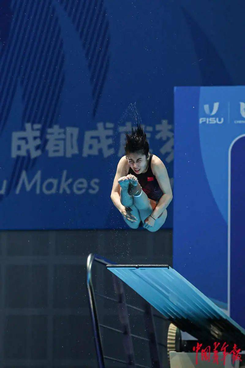 包含捷克运动员大放异彩，斩获跳水比赛银牌的词条