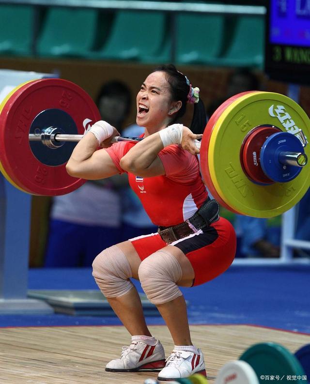开云体育官方网站-举重选手突破自我，实现逆袭