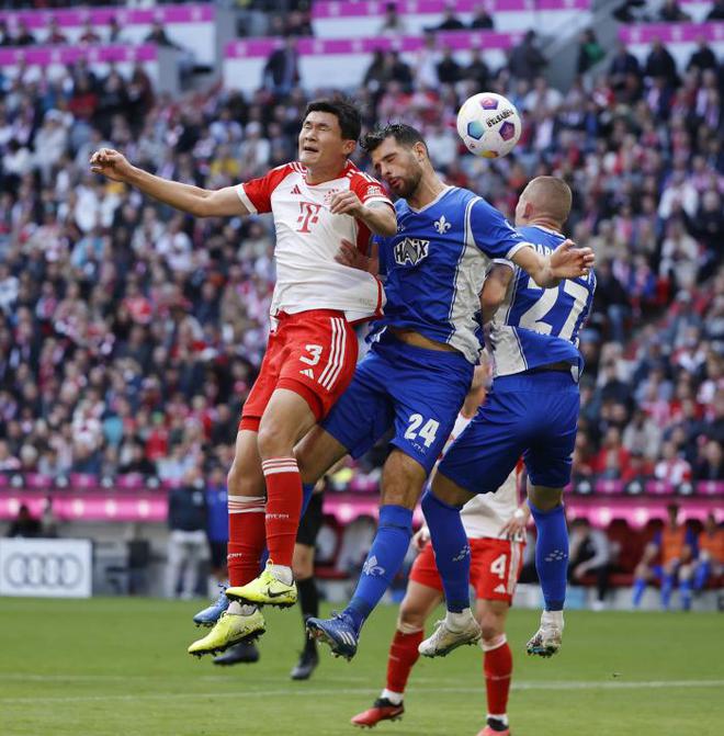 开云体育在线-沙尔克客场不敌强敌，遭遇连败