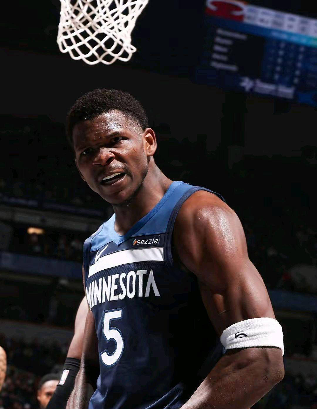 开云体育登录-森林狼队主教练发挥稳定，球队士气高昂