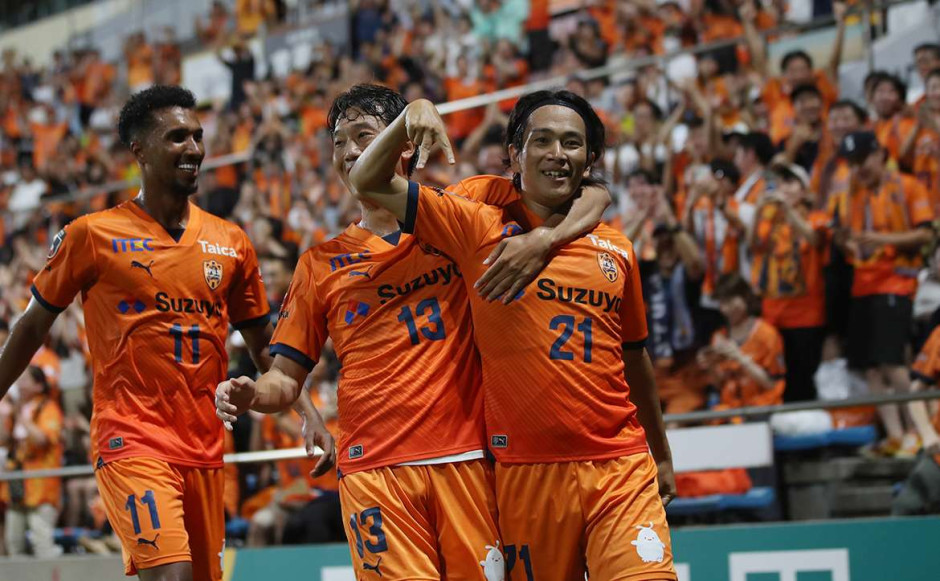 球队士气高涨，备战大比分胜利