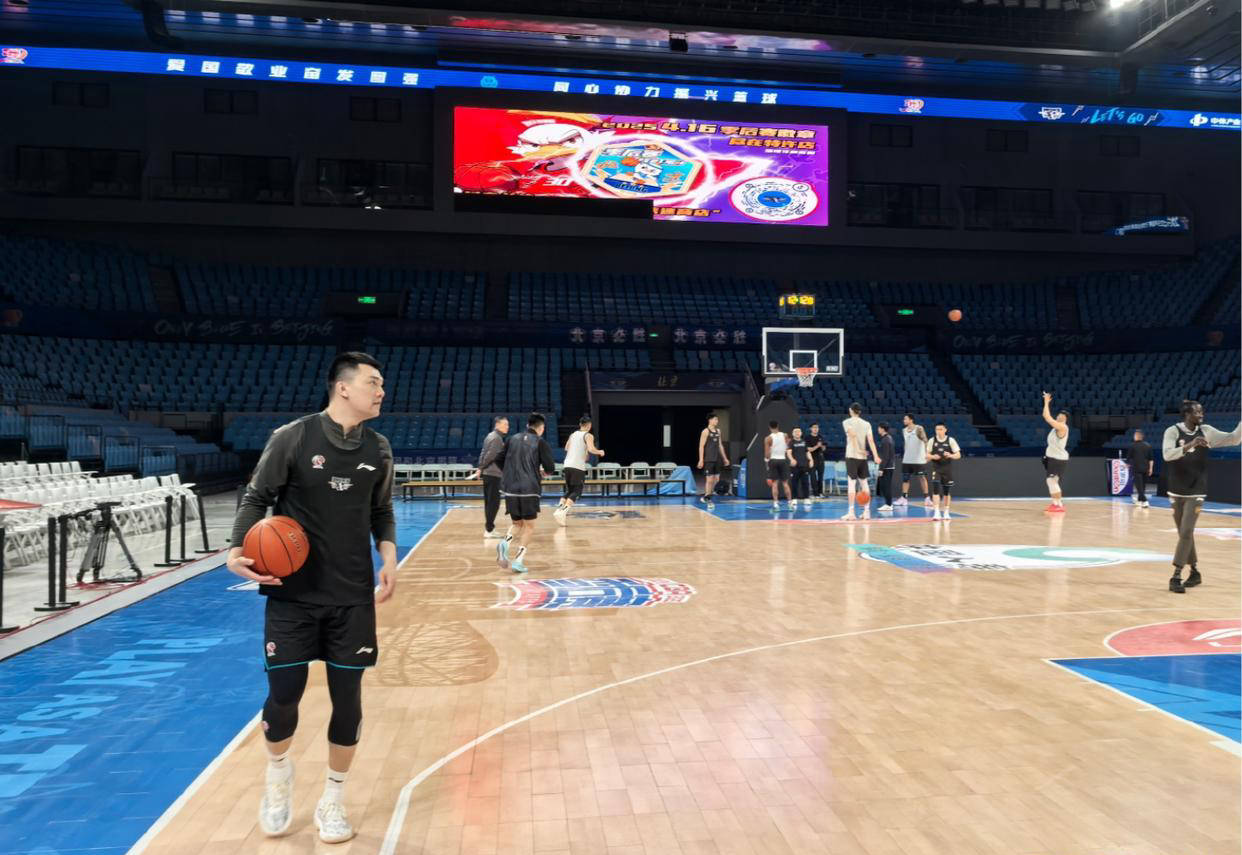 开云体育登录-球队抵达比赛地点，士气高昂