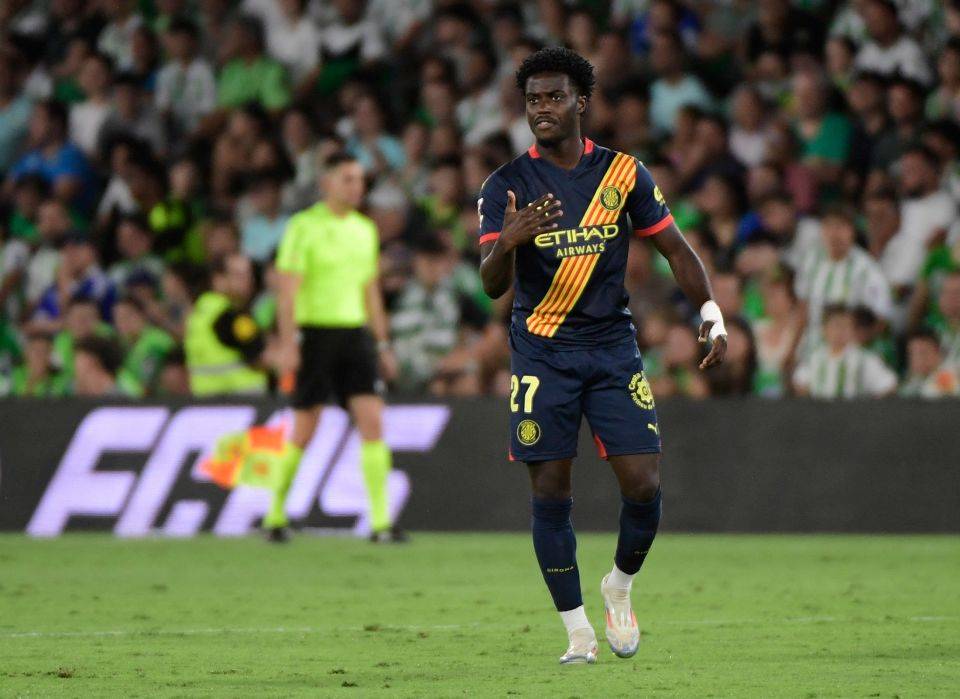 关于赫罗纳队球员参加公益跑活动，倡导健康生活的信息