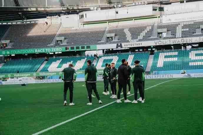 包含厄瓜多尔中场全场出战，助霍芬海姆主场大胜的词条