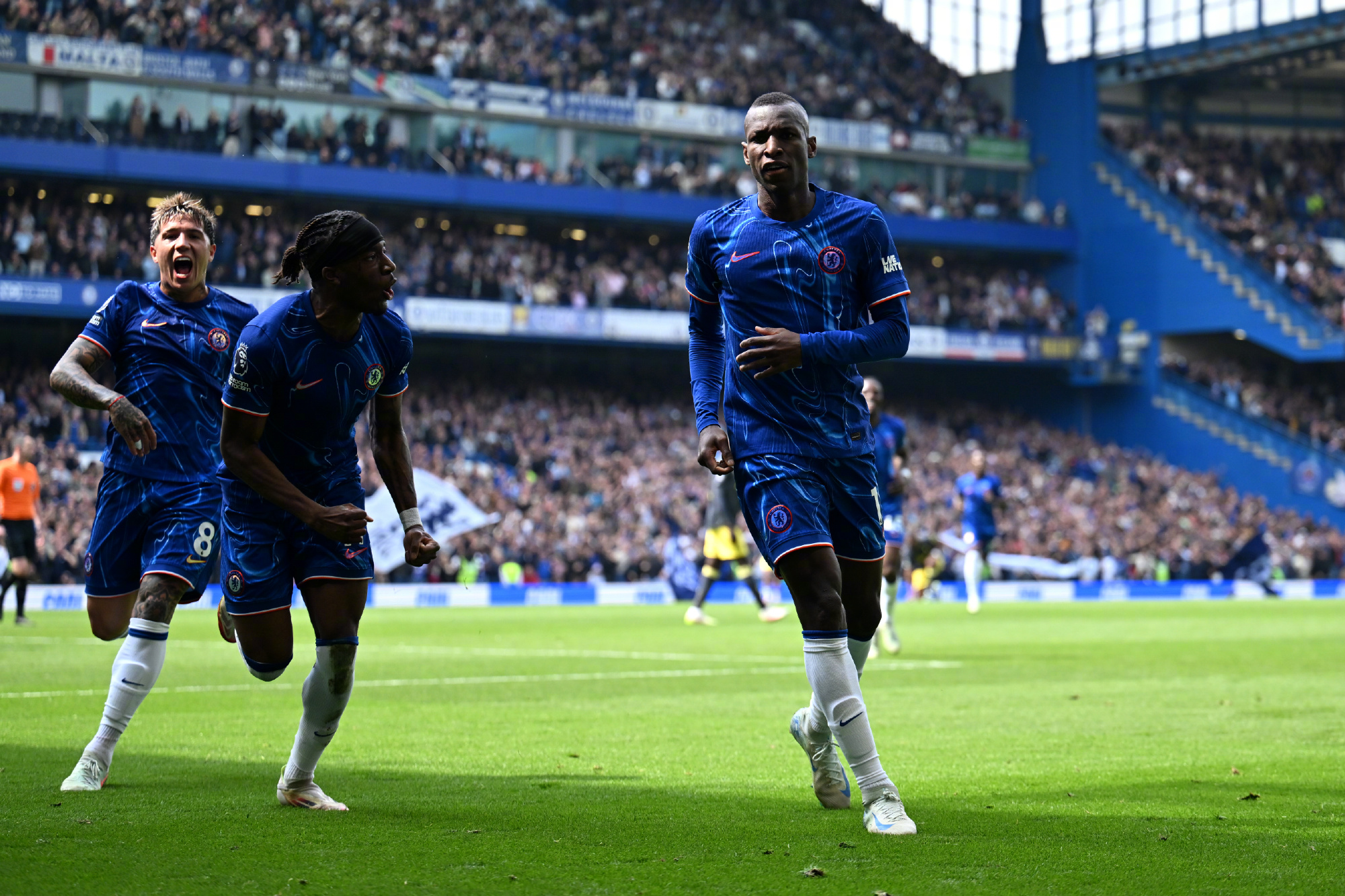 开云体育入口-切尔西客场大胜，争夺前四愈发激烈