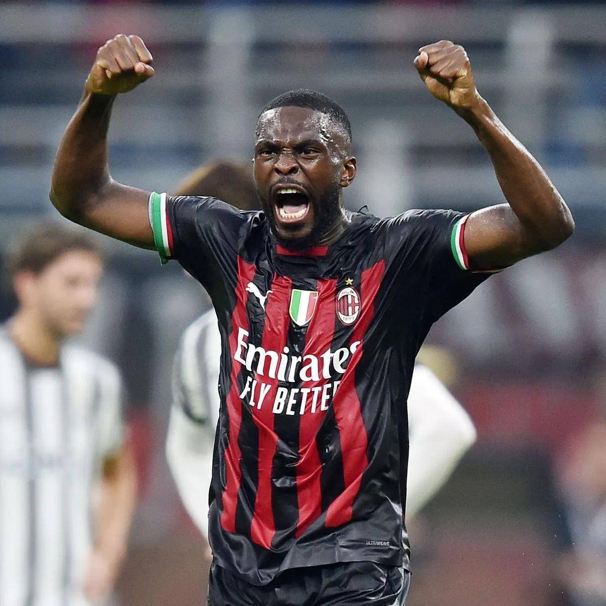 AC米兰中卫因伤提前被换下场