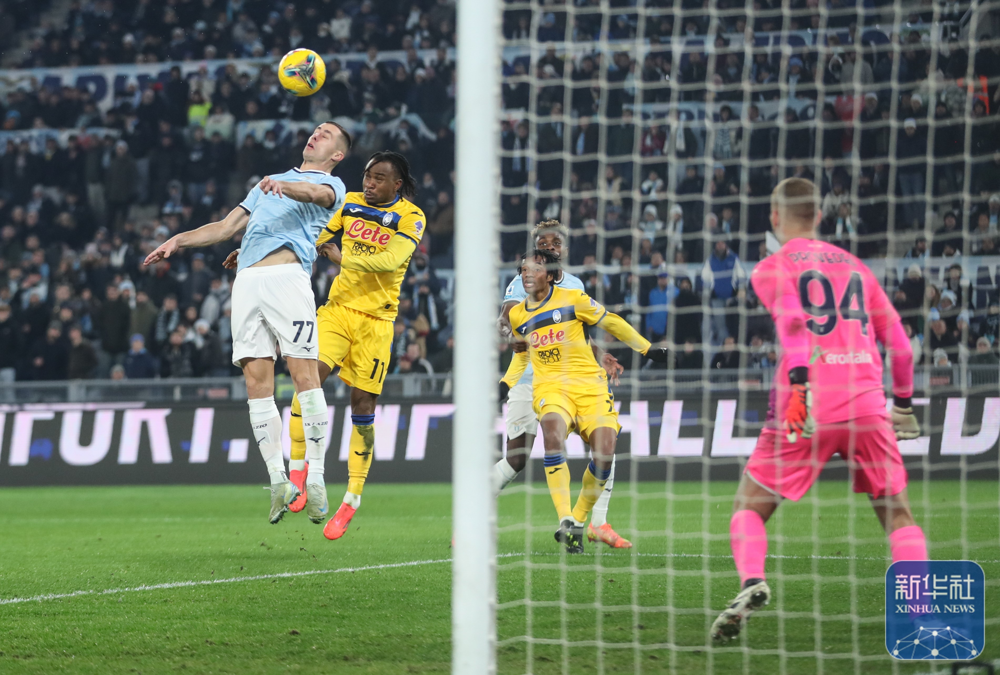 开云体育官网-双方球队在比赛中展现出高超技术