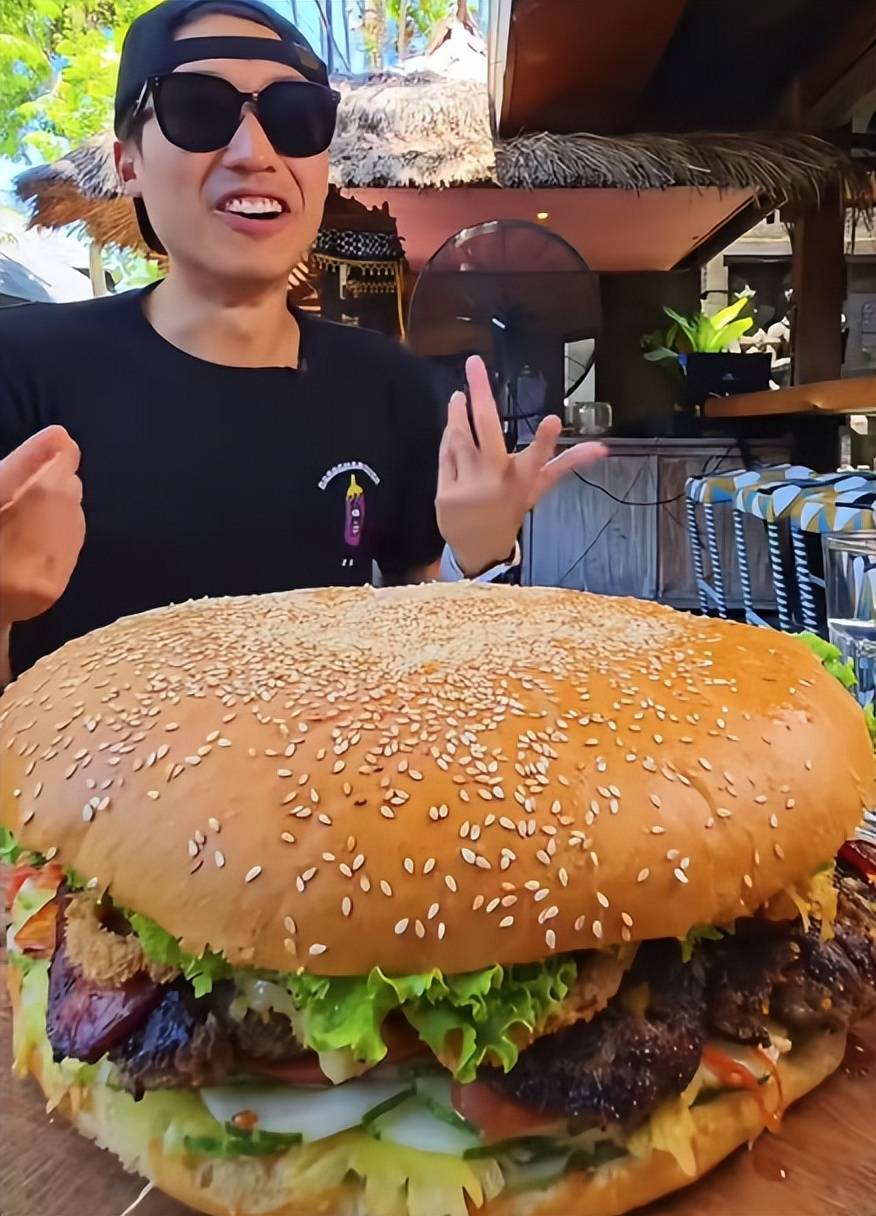 广岛三箭再次发威，实力第一晋级