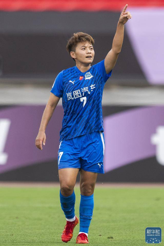 女足比赛中，中国队发挥出色，获得胜利