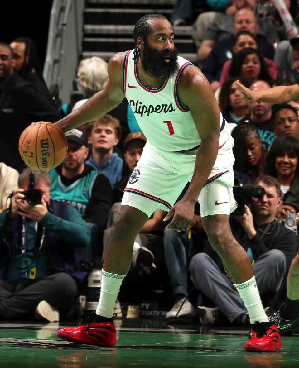 火箭力克快船，哈登砍下高分表现的简单介绍