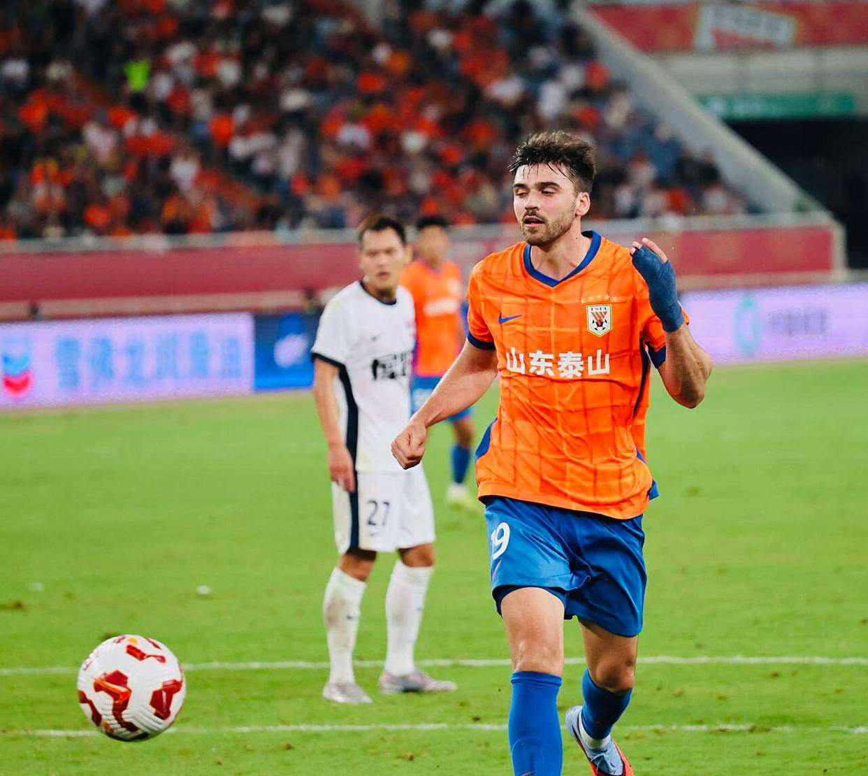 开云体育官网-欧预赛重头戏即将上演，明星球员备战中