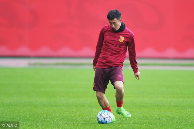 开云体育-亚洲职业足球竞技升级：球员技战术精益求精