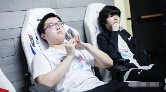 开云体育官方网站-100T碾压EDG，Peanut单局斩获MVP强强对话2025世界赛，点燃全场激情的简单介绍