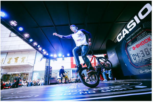 BRO血洗CLG，BDD团战一打五强强对话成都决赛之夜，点燃全场激情