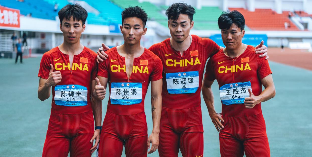 包含雄姿英发：田径选手再现风采的词条