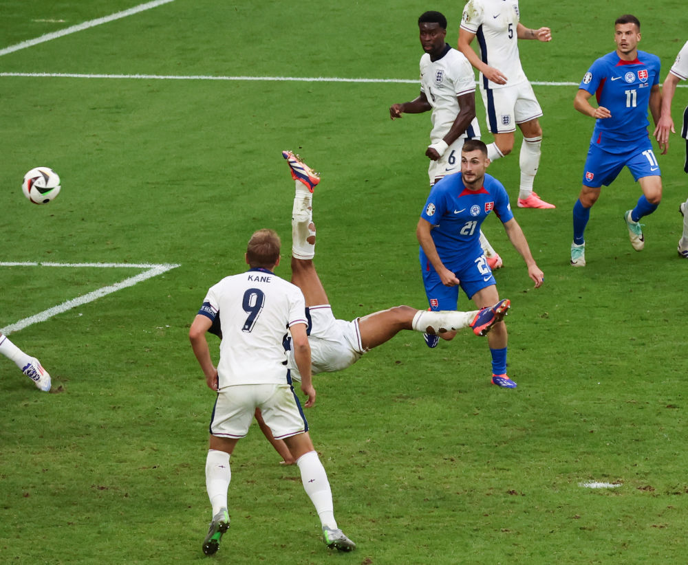 英格兰惊险战胜捷克，取得胜利