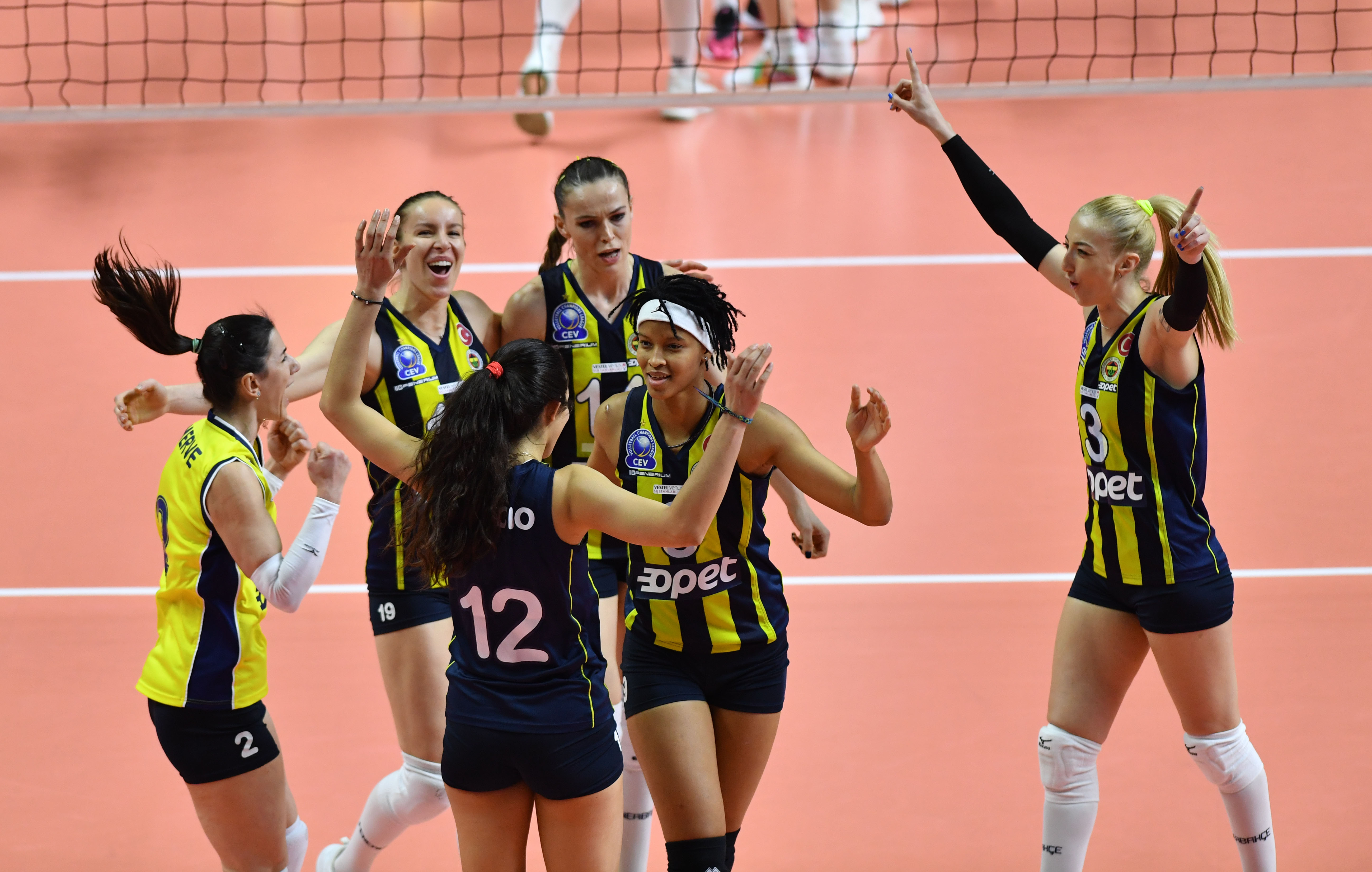 开云体育入口-包含基卢瓦金音左强土耳其欧冠足球报道的词条