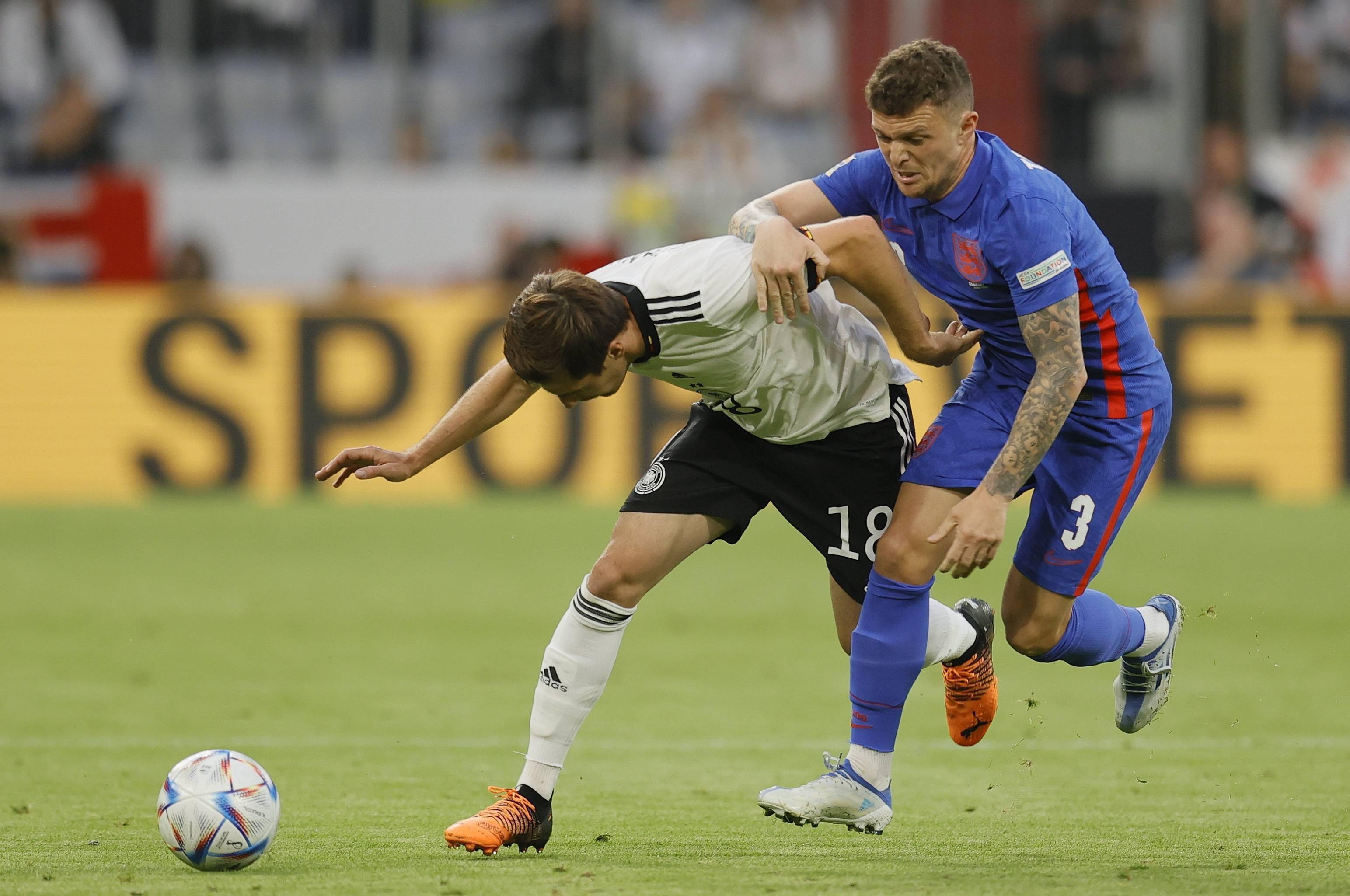 英格兰轻松击败苏格兰，豪取小组胜利的简单介绍