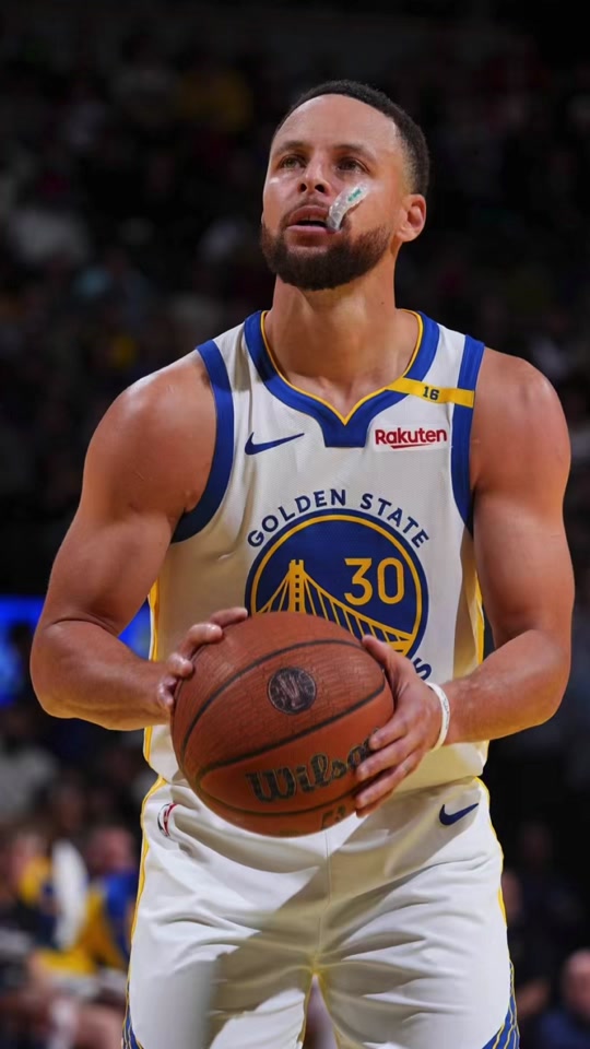 勇士击败尼克斯，库里砍下40分