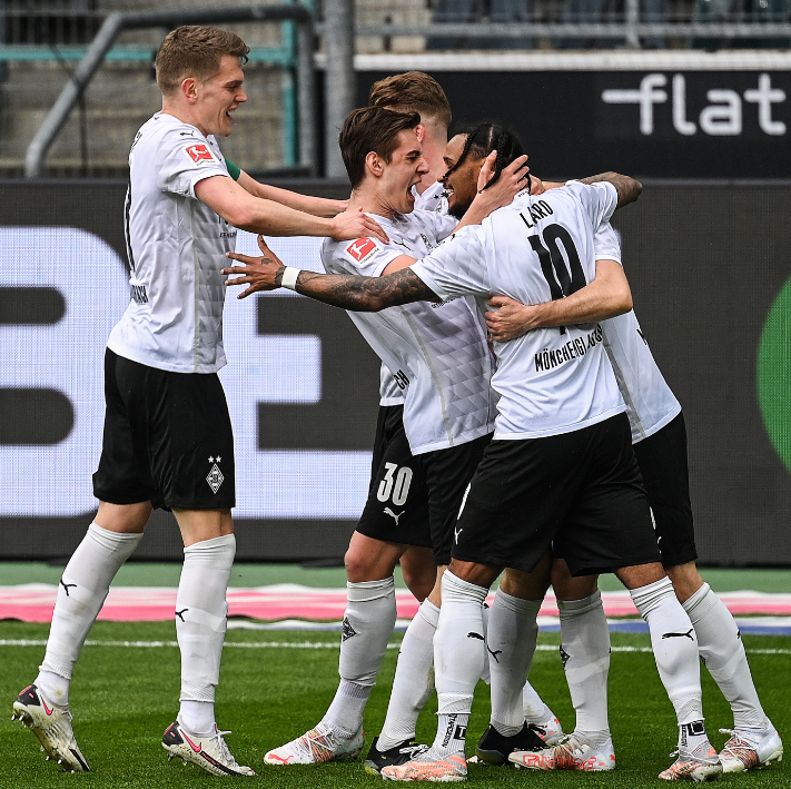 灵活狼堡队连追两球，成功逆转比赛