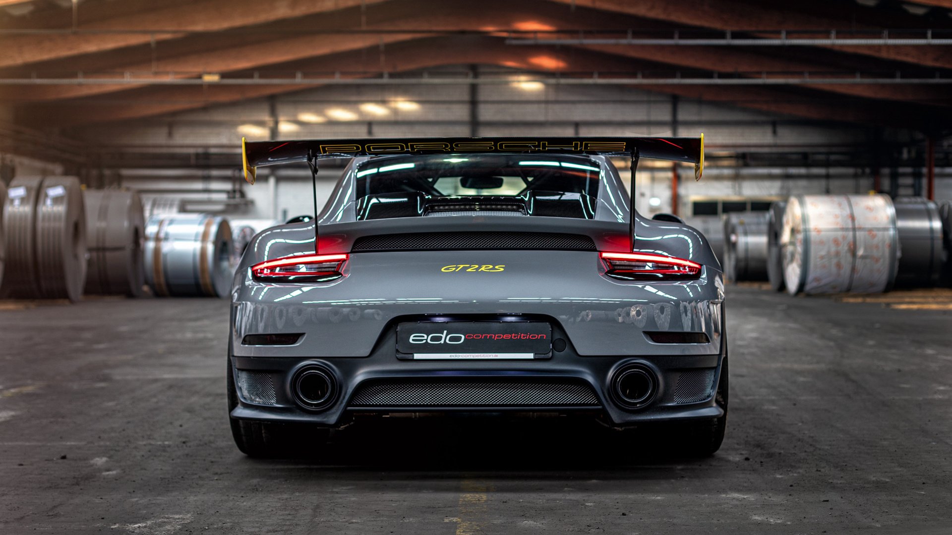 当乌拉圭对阵巴萨，伊布用诺坎普的阴影证明自己的唯一性